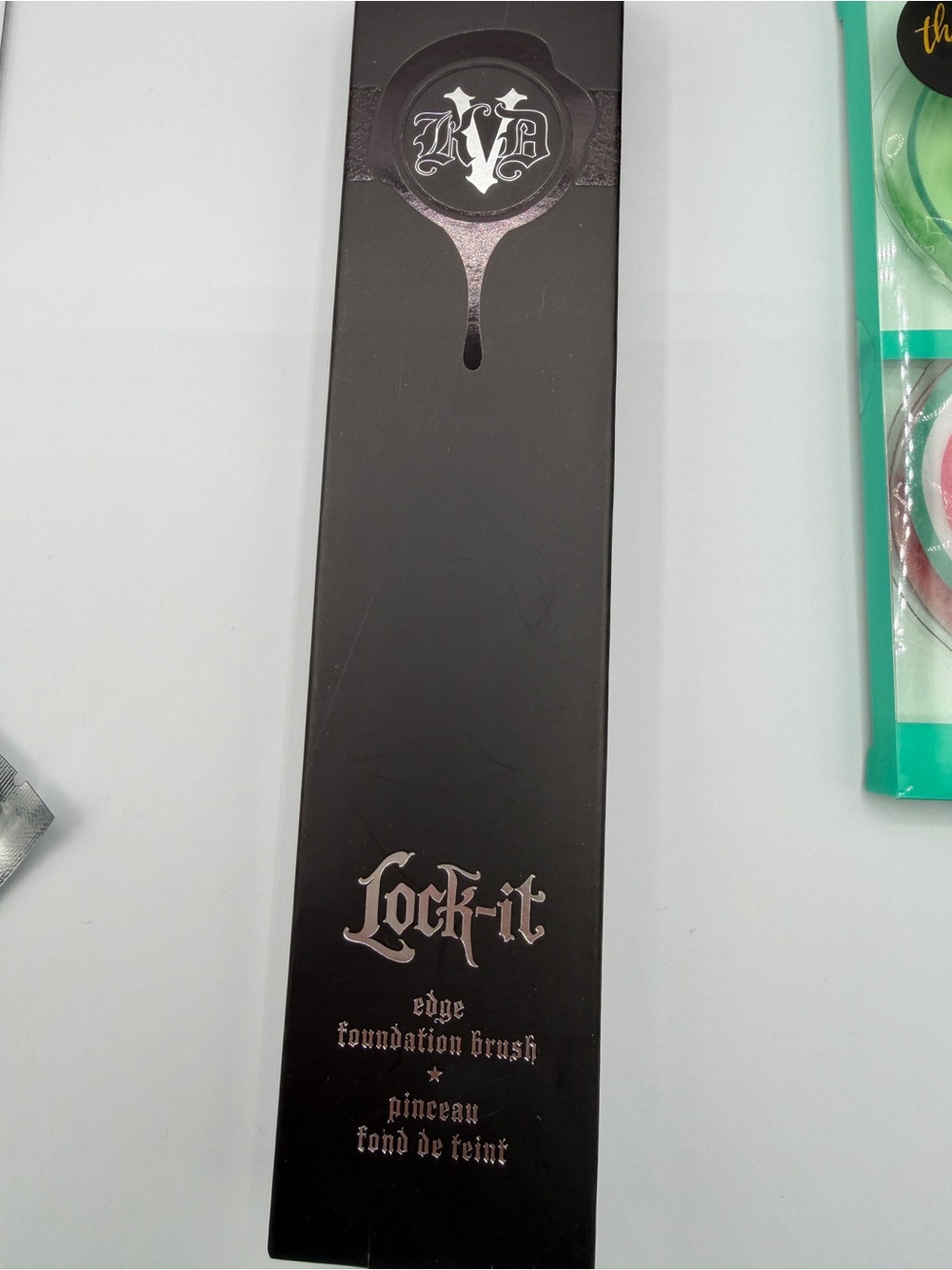 10-Piece NWT Beauty Bundle with La Mer, Kat Von D and much more - Picture 5 of 10